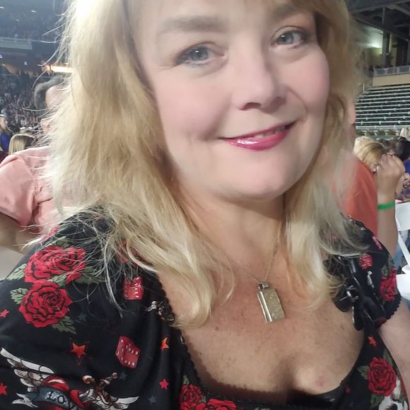 Meet your Posher, Amy - Picture 1 of 1